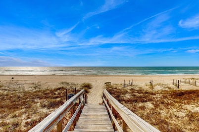 Great, dog-friendly home with Gulf views, shared pool, just steps from the Gulf