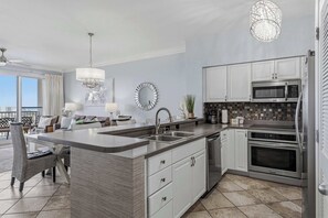 Fridge, microwave, oven, stovetop - Beach-view penthouse condo with stunning water views, on-site pool & hot tub (Destin)