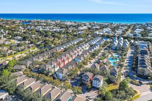 Exterior - Gorgeous Home with Shared Pool & Hot Tub, High-Speed WiFi, W/D, and Central AC (Destin)