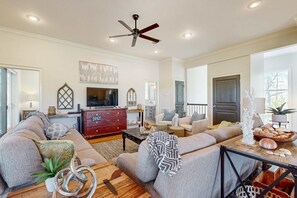 TV, DVD player - Beautiful home near the beach with community pool, gym, tennis (St. George Island)