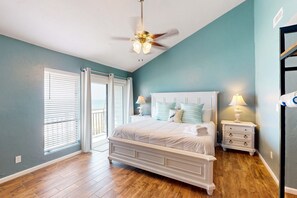 2 bedrooms, iron/ironing board, WiFi, bed sheets - Beachfront East End townhouse with beach views, deck, on-site pool & grills (St. George Island)