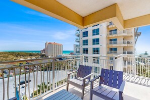 Property grounds - Gorgeous Studio/Suite-combo with shared pool & beach access (Miramar Beach)