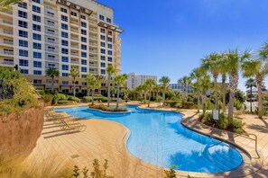 Pool - Gorgeous Studio/Suite-combo with shared pool & beach access (Miramar Beach)