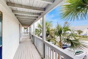 Property grounds - 2nd-floor condo overlooking pools & hot tub - walk 4 minutes to beach access (Panama City Beach)