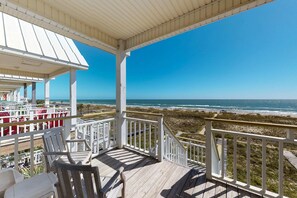 Property grounds - Dog-friendly beachfront bungalow with private boardwalk, charcoal grill, and AC (St. George Island)