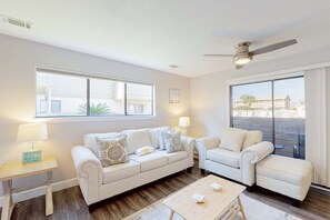 TV, offices - Ground-floor condo near beach with WiFi, central ac, patio, & onsite pool,tennis (Miramar Beach)