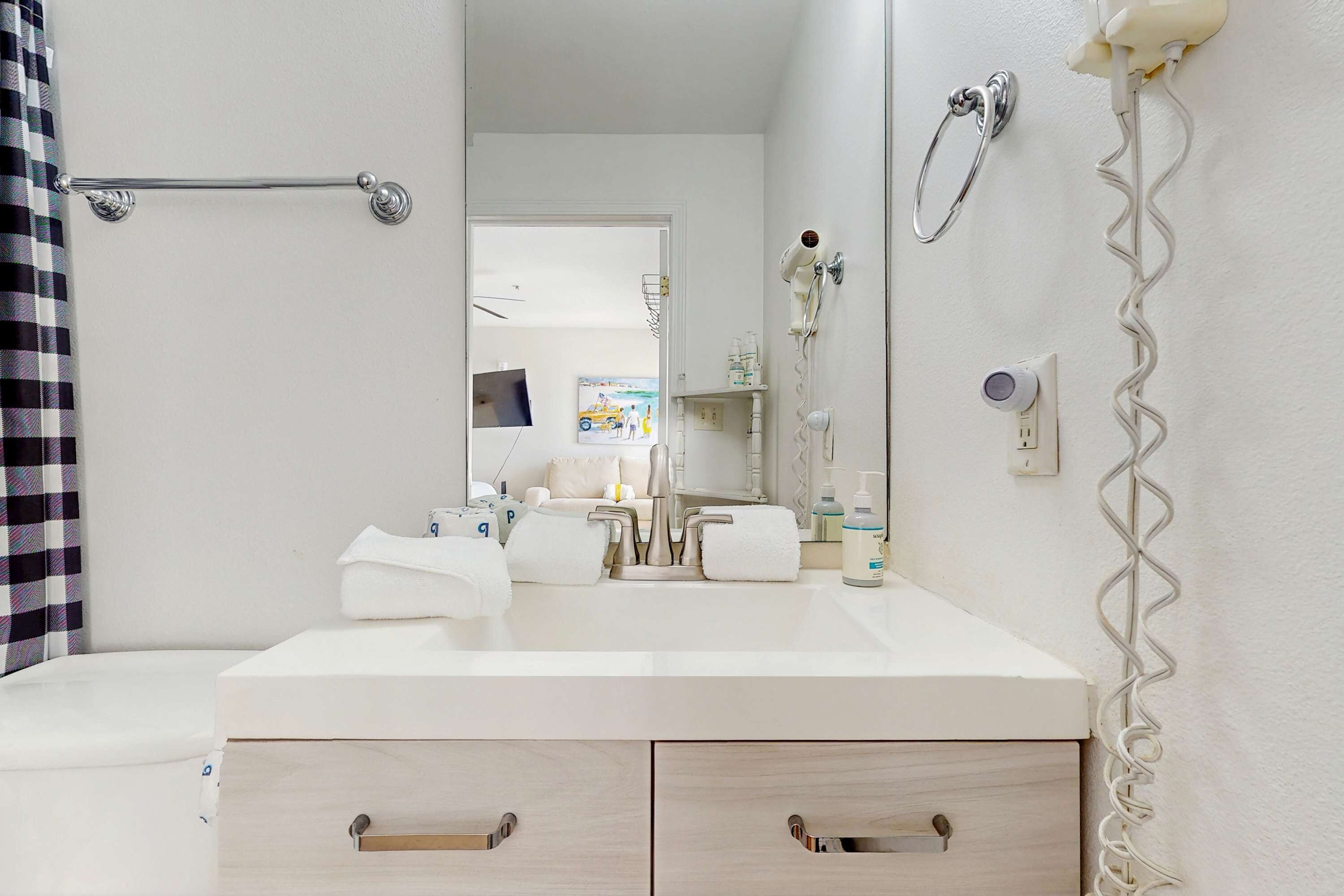 Shower, hair dryer, towels