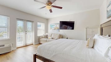 Tabla de planchar con plancha, wifi y ropa de cama