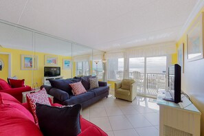 TV, DVD player, offices - Open 2nd-floor condo with amazing views, beach service, & walkable locale (Fort Walton Beach)