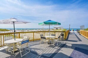 Outdoor dining - Gulf-front condo with balcony, beach access, pool & hot tub (Destin)