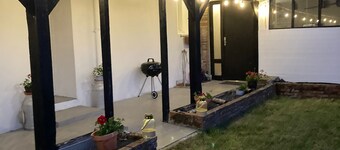 Cosy 2 bed cottage, sleeps 4, in quiet village