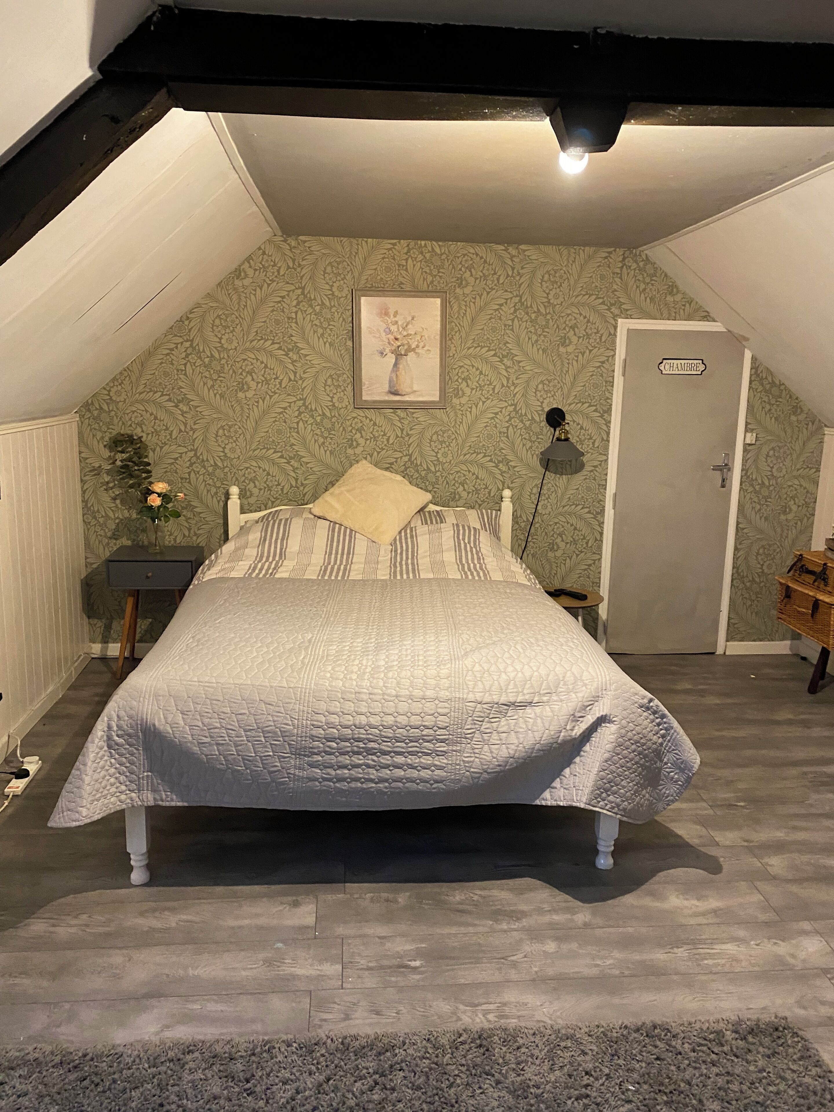 2 bedrooms, iron/ironing board, internet, bed sheets