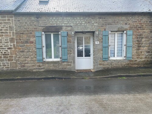 Cosy 2 bed cottage, sleeps 4, in quiet village