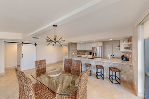 Dining - Emerald Towers 0201 (Destin)