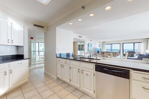 Interior - Emerald Towers 0506 (Destin)