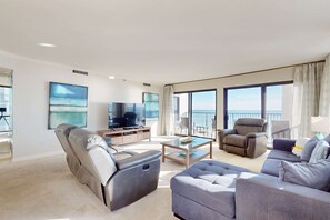 TV, DVD player, offices - Emerald Towers 0506 (Destin)