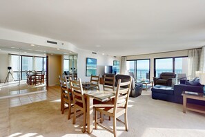 Dining - Emerald Towers 0506 (Destin)