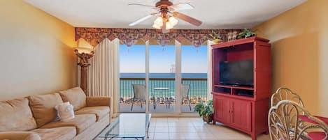 テレビ、DVD プレーヤー、書斎 / ワークスペース