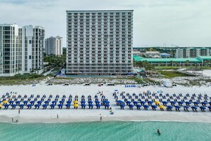 Beach nearby - Ocean-view condo with central AC, pool & hot tub access & balcony (Destin)