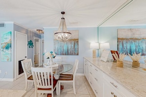 Dining - 2nd-floor condo with beach access, pool, tennis courts, & on-site laundry (Destin)