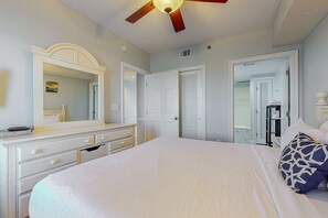 2 bedrooms, iron/ironing board, WiFi, bed sheets - Bright, Gulf view condo w/ balcony & shared lagoon pool/gym - steps to beach (Destin)