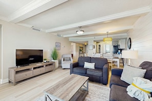 TV, DVD player, offices - Emerald Towers 0805 (Destin)