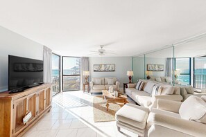 TV - Enchanting condo with tennis, pool, hot tub, balcony, & washer/dryer (Miramar Beach)