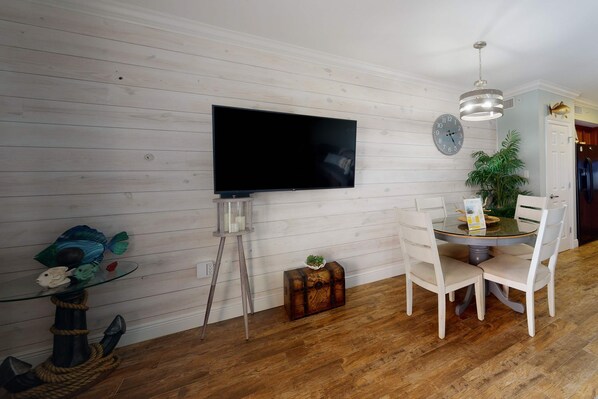Dining - Charming Condo with Shared Pools & Hot Tub, Ocean View, High-Speed WiFi, and W/D (Mexico Beach)
