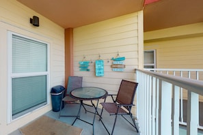Property grounds - Charming Condo with Shared Pools & Hot Tub, Ocean View, High-Speed WiFi, and W/D (Mexico Beach)