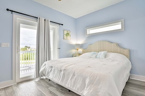 4 bedrooms, iron/ironing board, travel cot, Internet - Gorgeous beach home with new swimming pool (Mexico Beach)