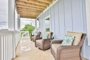 Terrace/patio - Gorgeous beach home with new swimming pool (Mexico Beach)