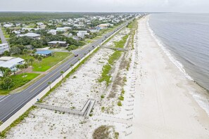 Beach nearby - Gorgeous beach home with new swimming pool (Mexico Beach)