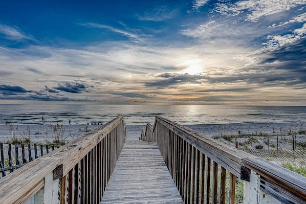 On the beach - Gulf-front townhome with gorgeous beach access, 4 Gulf-view decks, shared pools (Cape San Blas)