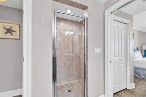 Shower, towels - Azure 202-Newly Refreshed 2026 (Fort Walton Beach)