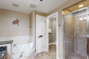 Shower, towels - Nice 2nd Floor Condo Partial Gulf View, Nearby Shopping & Dining (Fort Walton Beach)