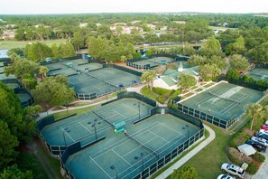 Sports court - Stylish condo with lagoon pool & beach access - snowbirds welcome (Miramar Beach)