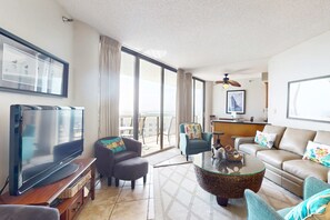 TV - Amazing condo with gorgeous beach views, pool, & hot tub (Miramar Beach)