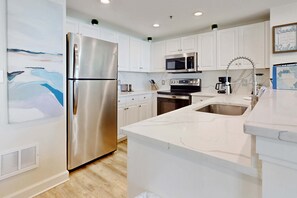 Fridge, microwave, oven, stovetop - Eight Floor Condo with Shared Pools, Ocean View, High-Speed WiFi, & Central AC (Destin)