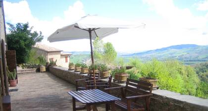 La Valle Holiday House in Urbino. Surrounded by greenery for your exclusive use!