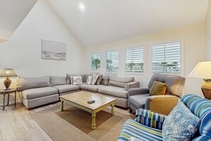 Televisión y oficina 