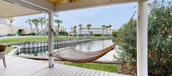 Waterfront villa with multi level home, shared pool & easy beach access