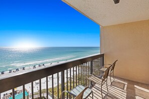 Property grounds - 8th Floor Open Condo, On-site restaurant w/ bar, Multiple pools (Destin)