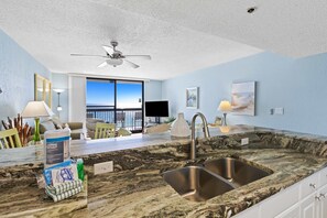 Interior - 8th Floor Open Condo, On-site restaurant w/ bar, Multiple pools (Destin)