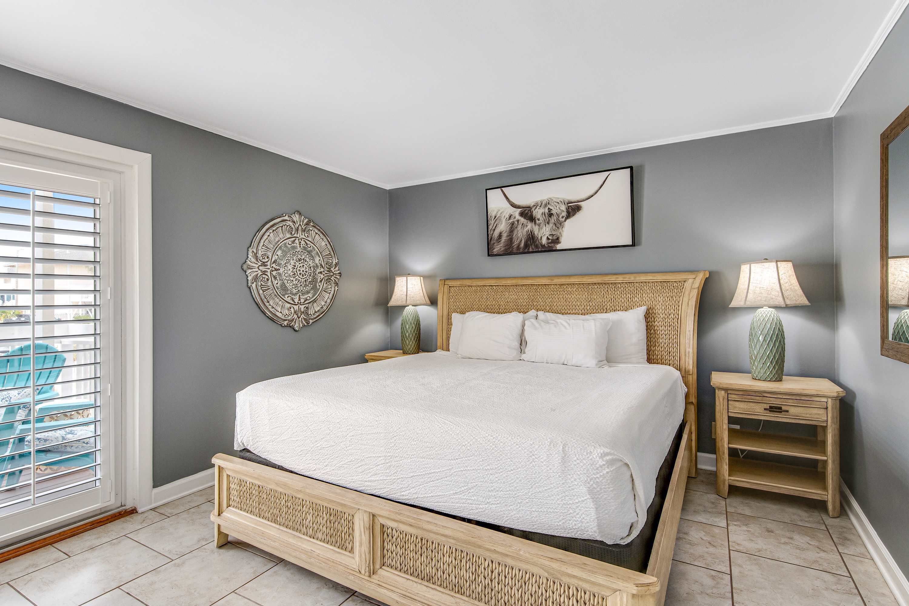 2 bedrooms, iron/ironing board, internet, bed sheets