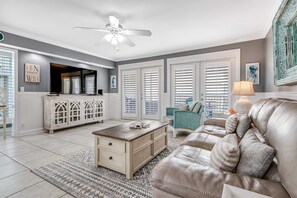 TV, offices - Stylish waterfront condo with pools, hot tubs, private beach, & sports courts (Destin)