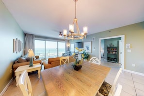 Dining - Ninth Floor Oceanfront Condo with Shared Pools, Ocean View, WiFi, & Washer/Dryer (Destin)