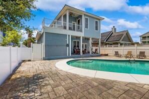 Pool - Gorgeous home with a furnished patio, gas grill, & private, outdoor pool (Destin)