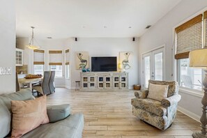 TV, DVD player, offices - Gorgeous home with a furnished patio, gas grill, & private, outdoor pool (Destin)