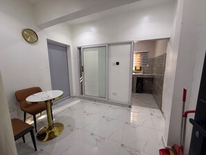 Unclassified image, 5 of 7, button - Smart 1-Bedroom Apartment with Wi-Fi | 5 Minutes from Airport | City Centre (Takoradi)