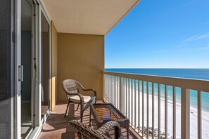 Property grounds - Gulf-front condo with stunning 11th-floor views, pools, hot tub & gyms (Destin)